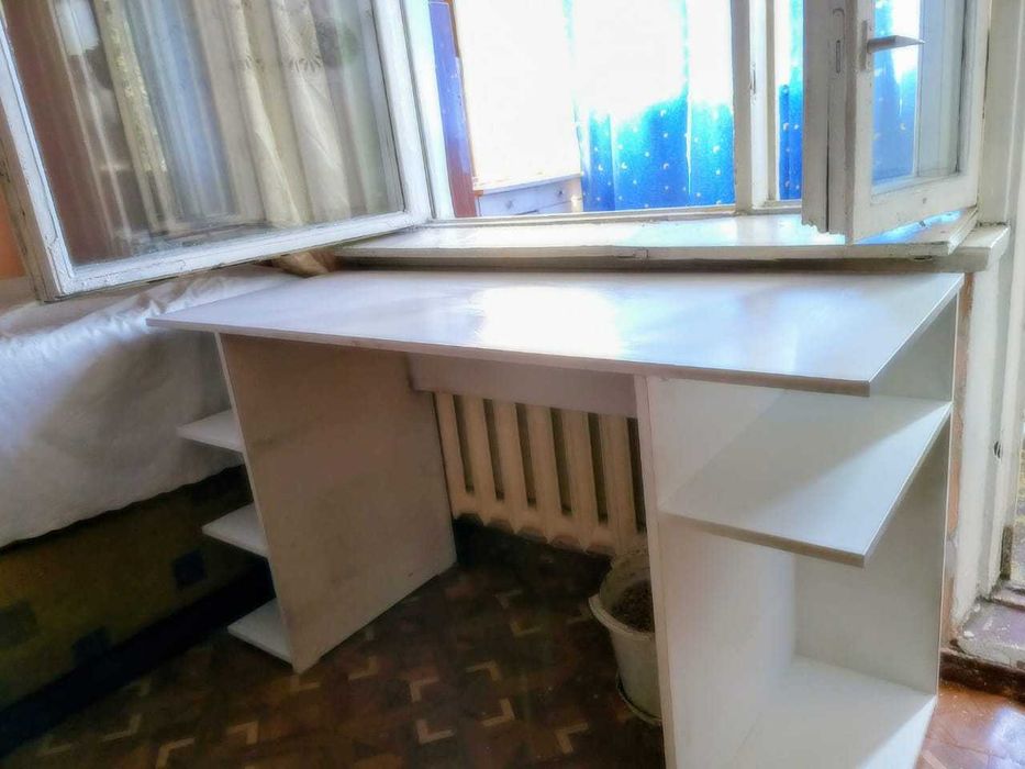 Продам компьютерный стол