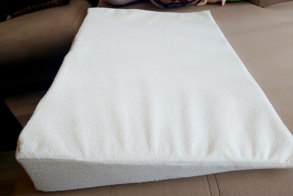 Антирефлуксна възглавница