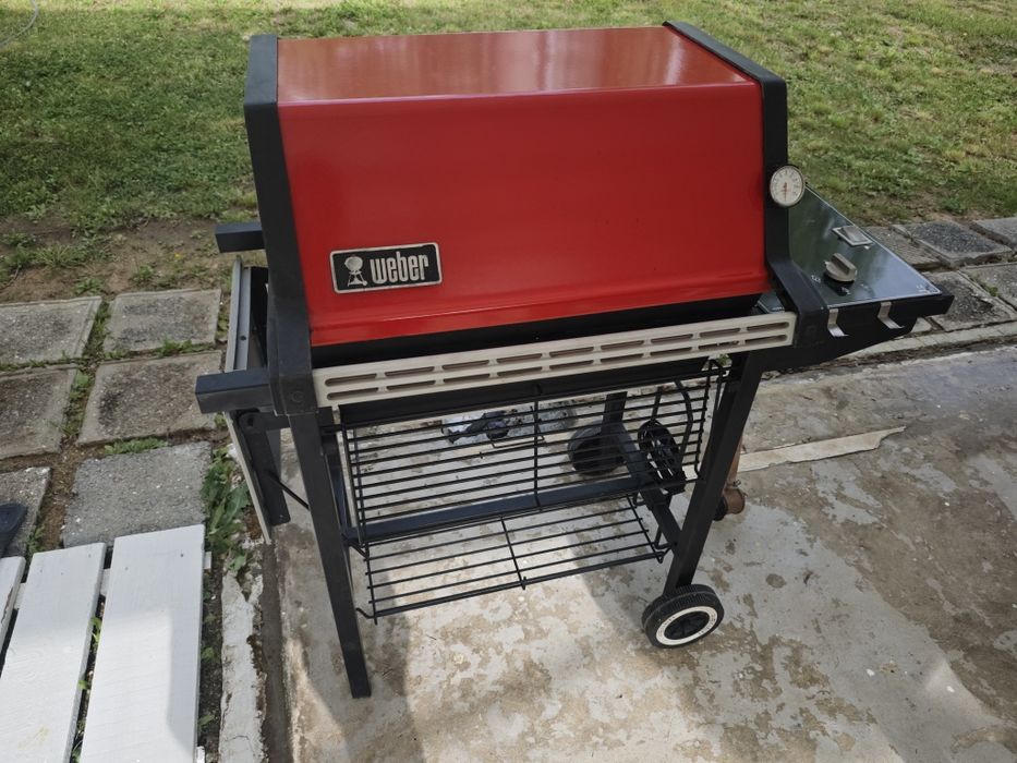 Газово барбекю WEBER