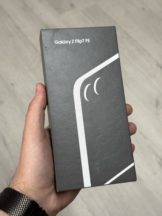 Samsung Z Flip 7 FE / 128 GB / 8 GB RAM / Negru