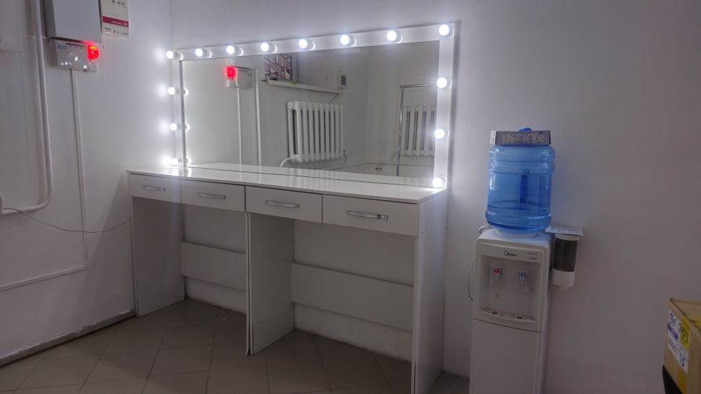 Продам гримерный стол