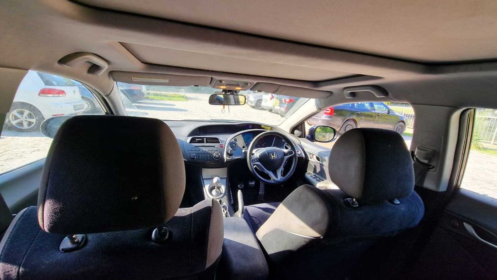Honda Civic Right-wheel drive