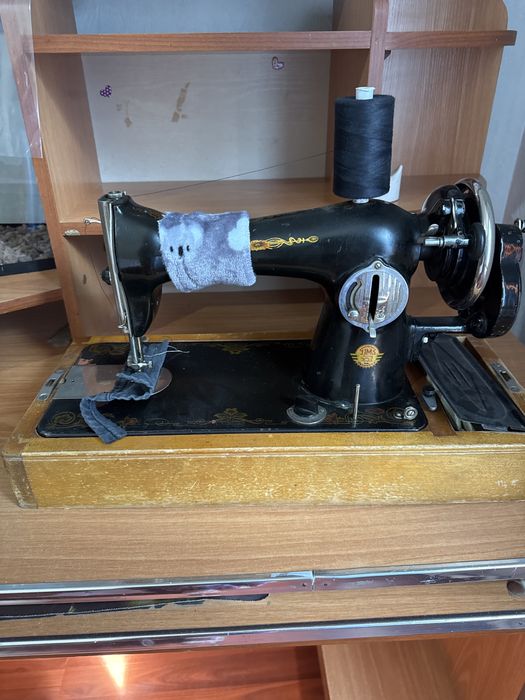 Продам швейную машинку!!!