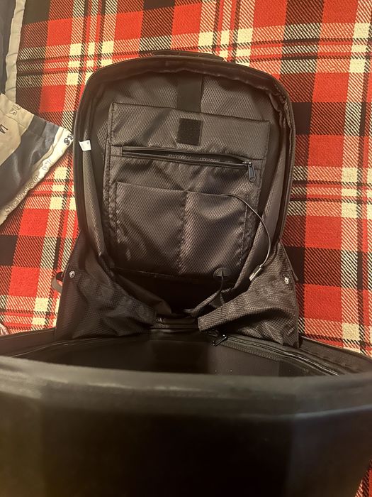 Продам рюкзак противоударный  с экранами.