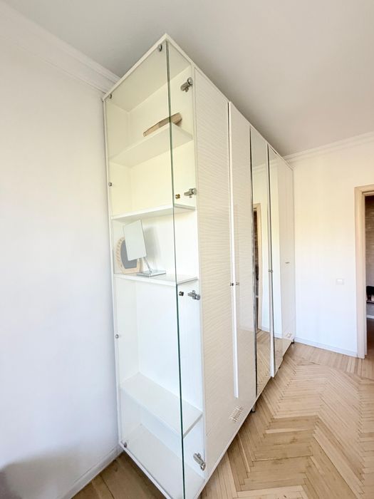 Шкаф с зеркалом для спальни