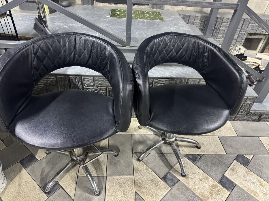 Продам кресла для парикмахерских