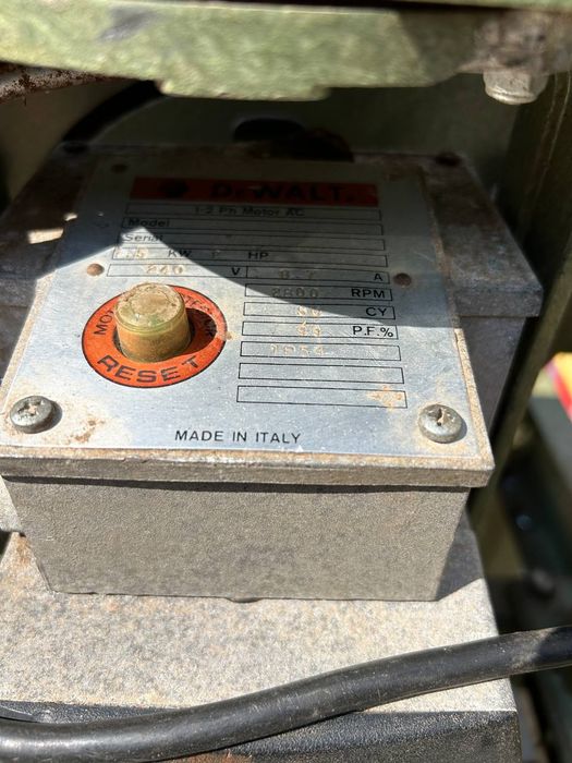 Радиален циркуляр DEWALT DW8001 деволт 220 волта