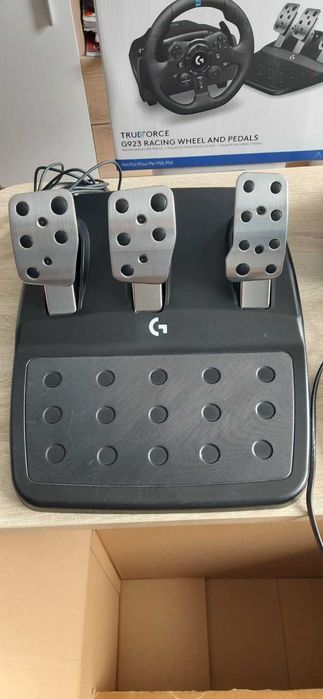 Logitech TRUE FORCE G923 RACING волан + педали за PC, PS4, PS5 на 1 година