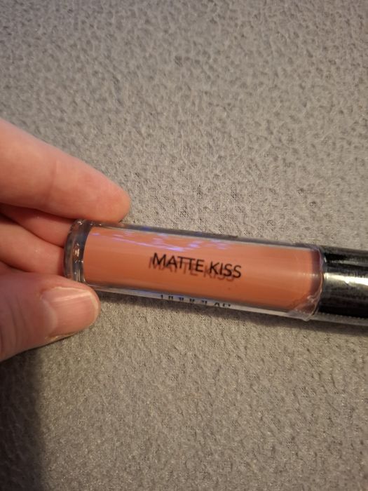 1 gloss Sephora + 2 rujuri Douglas