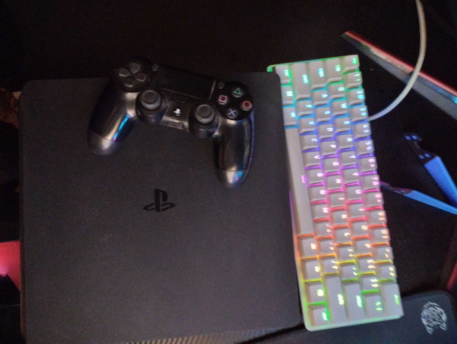 Pc4 slim 1000gb Чисто нов игрите даже не са отваряни