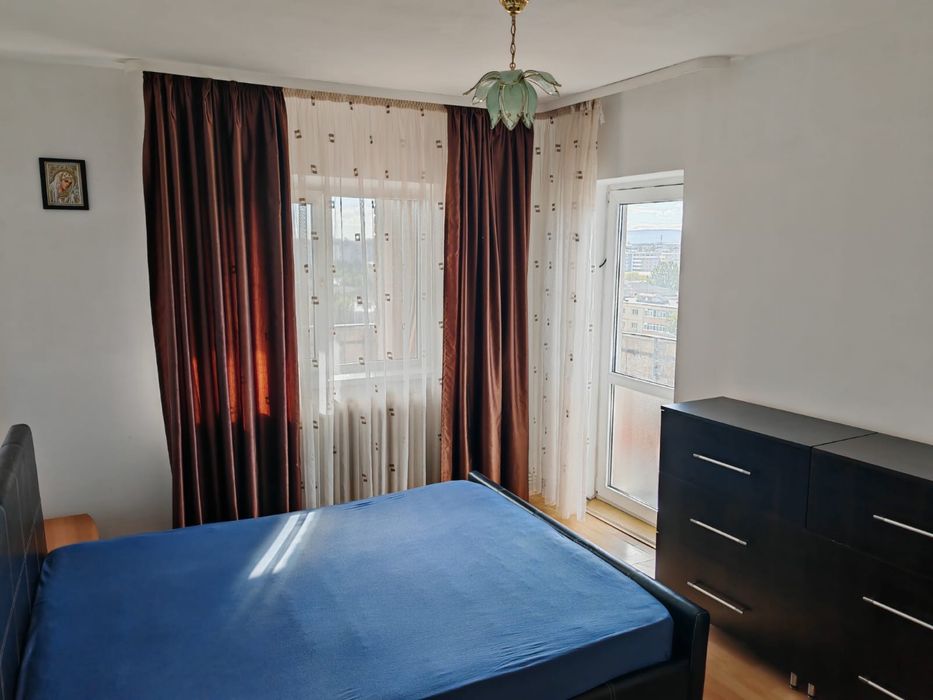 Propietar, vand  apartament 3 camere decomandat 82 mp in Pacurari, zona Lukoil