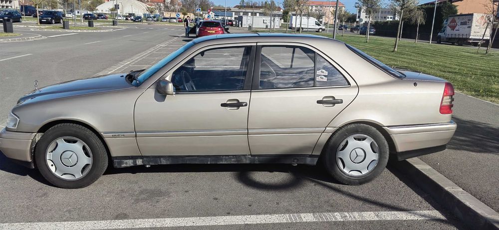 Mercedes-Benz C200 W202 Retro