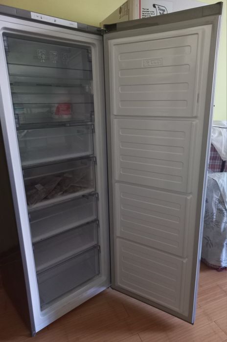 Продам морозильный шкаф beko