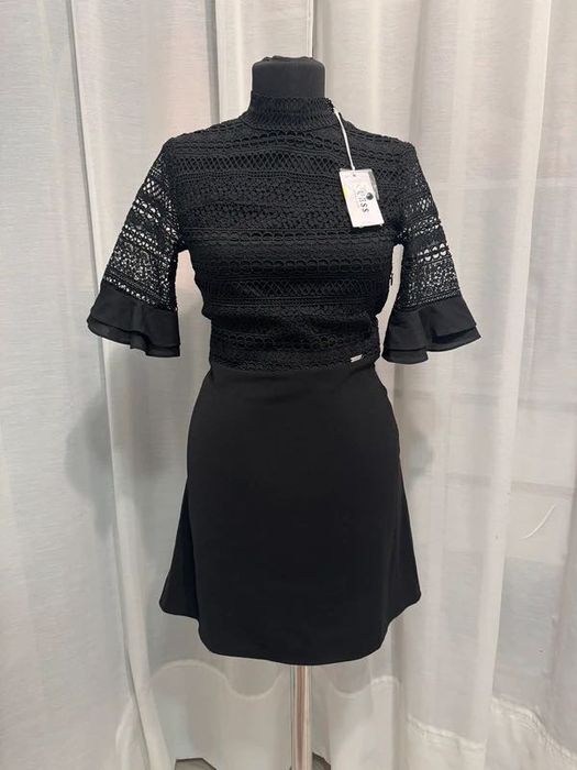 Rochie scurtă elegantă cu dantelă brodată Guess mărimea XS