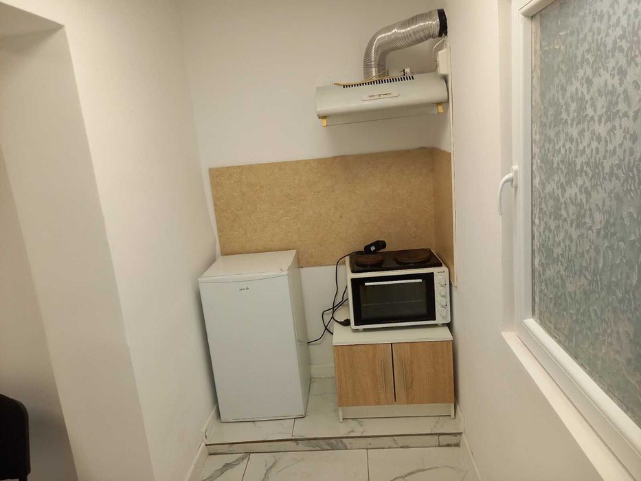 Дава се под наем Етаж от къща в Враца, Център - 45 кв.м за 178.5 € - Снимка #12