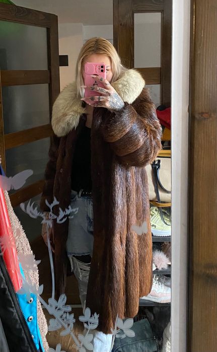 Haina blana naturala, bizam cu guler de vulpe argintie