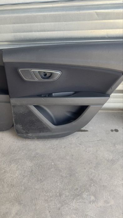 Кори за врати на кола