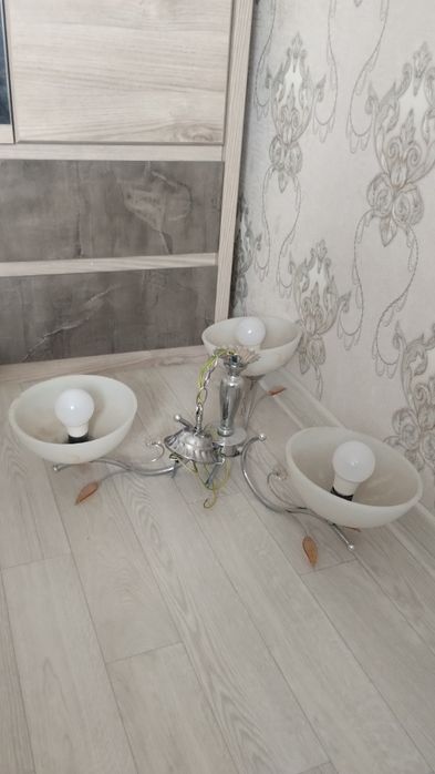 Продам люстры б/у