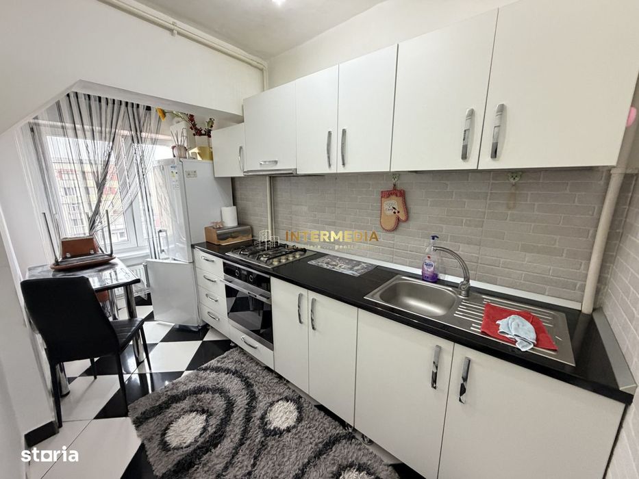 Inchirere Garsoniera 34 mp CETATE Flanco Etaj intermediarr Balcon Parc