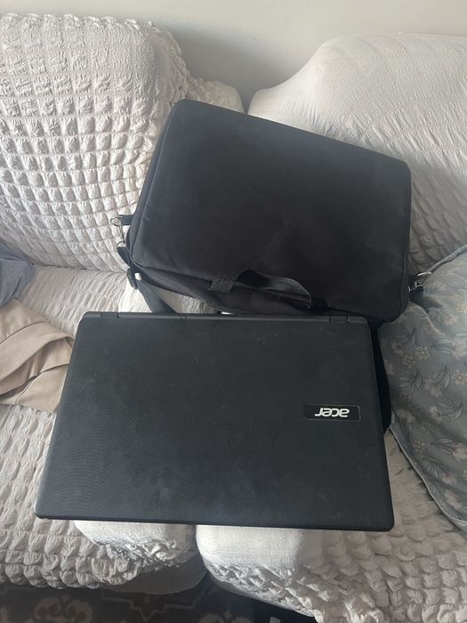 Ноутбук с чехлом зарядчиком вместо