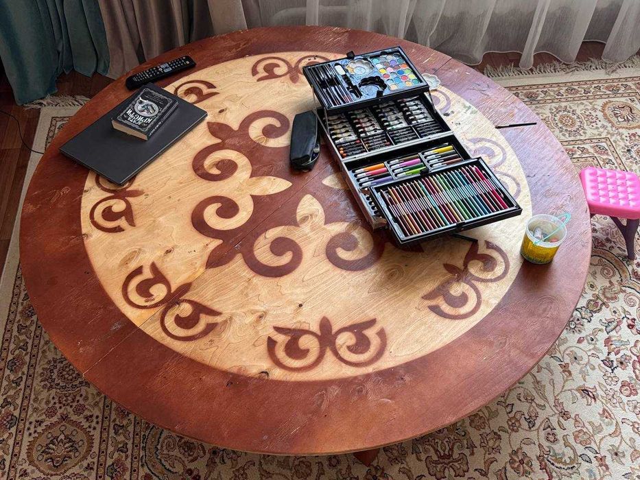 Казахские столы из чистого дерева с орнаментом