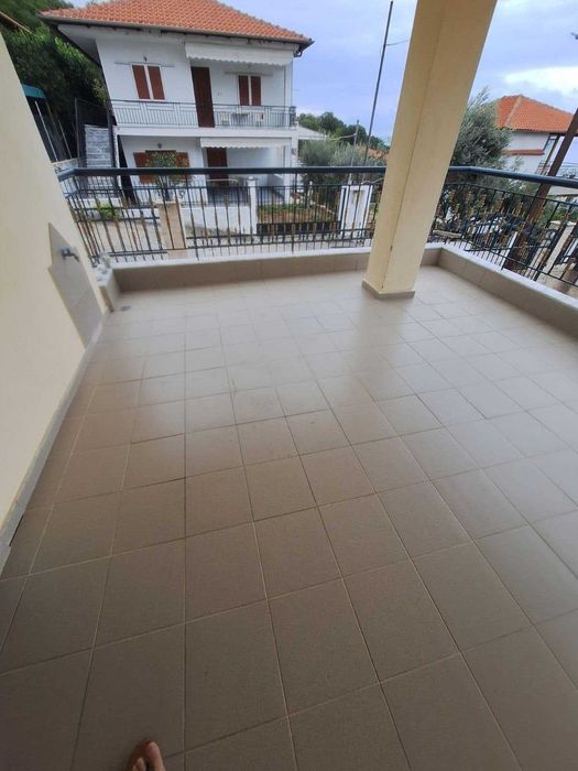 Продава триетажна къща 120 м2 с двор 280 м2 в Аспровалта, Гърция