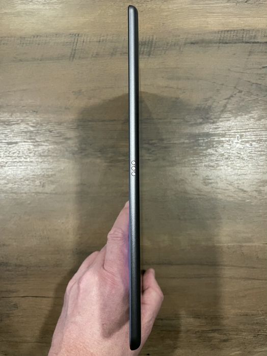 iPad 8th Gen. 32 GB + cablu + husă (A2270)