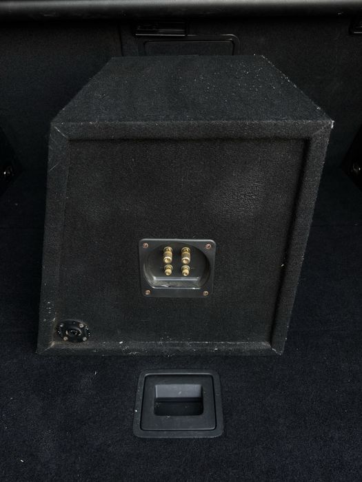 Vand subwoofer auto