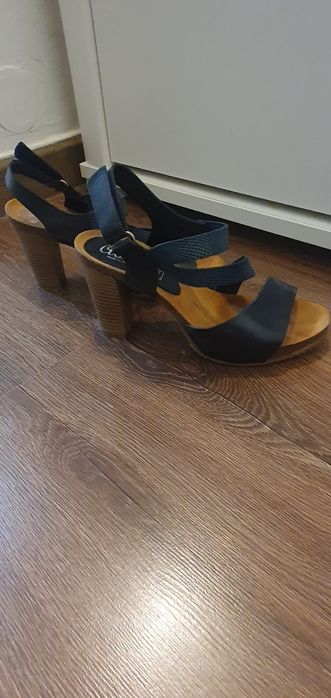 Sandale piele stare foarte buna