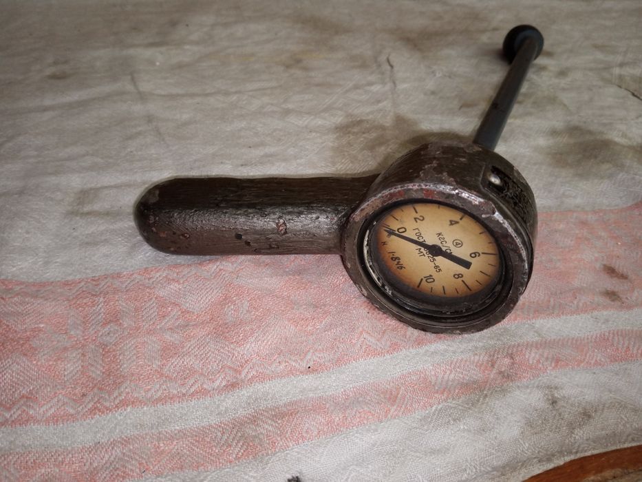 Буксировательный трос 5 тонн и компресометр для ремонта