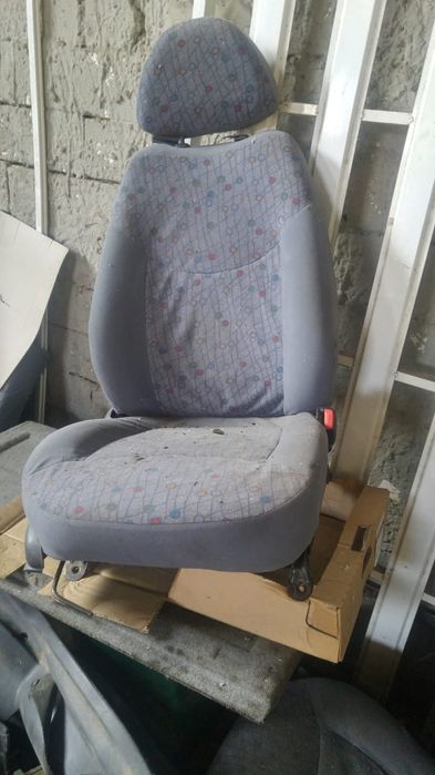 Piese matiz din dezmembrări.