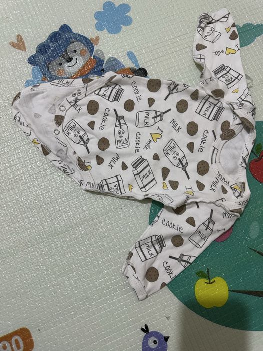 Одежда для девочки, возраст 0–6 месяцев.