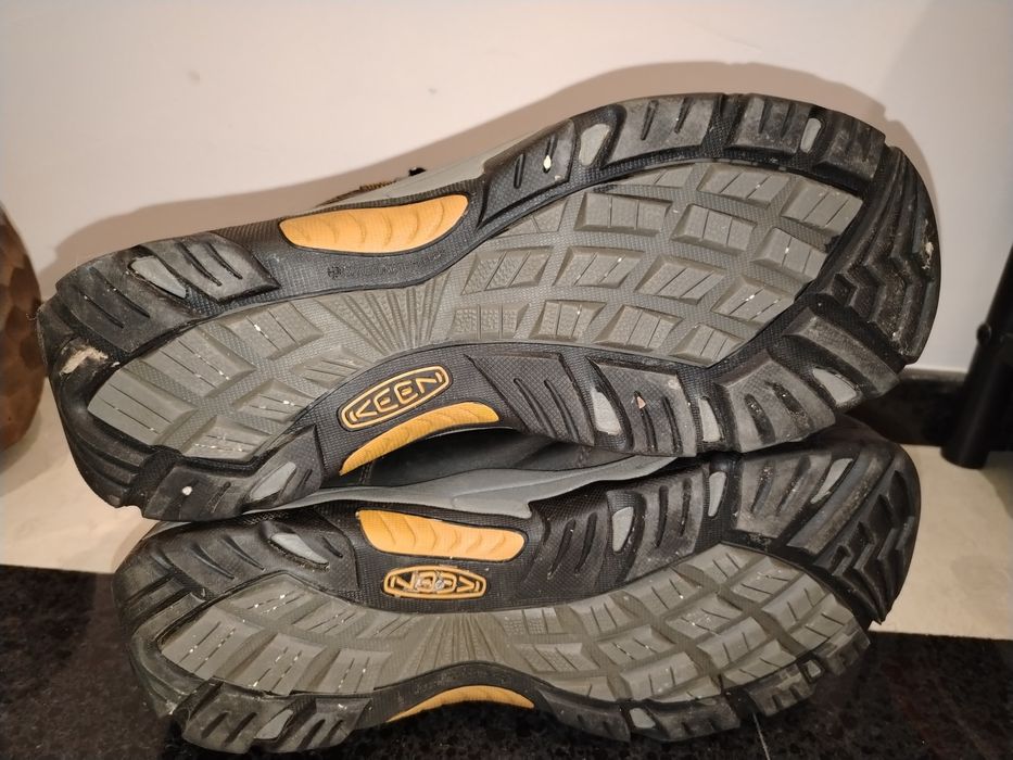 Зимни трекинг обувки Keen