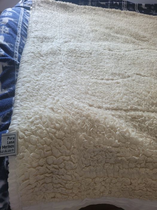 Cuvertură din lână naturală Merinos – moale, elegantă, culoarea untului – 260x260 cm