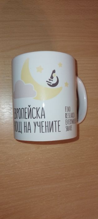 Плюшени играчки, пясъчен часовник, порцеланови гипсови фигурки, чаши