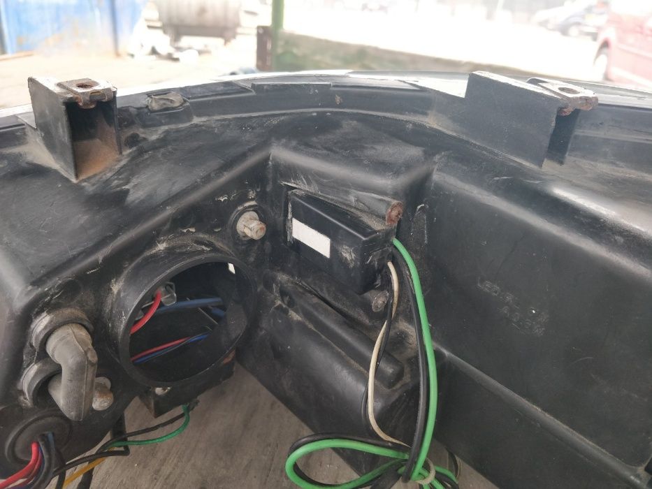 Десен и ляв фар vw polo ксенон xenon