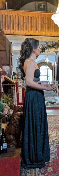 Бална рокля от 2 части- бюстите и дълга пола с цепка