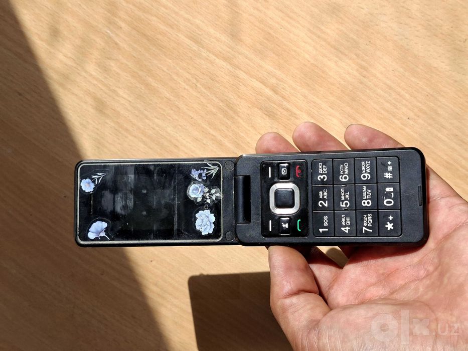 Novey flip dual sim ochilib yopiladi