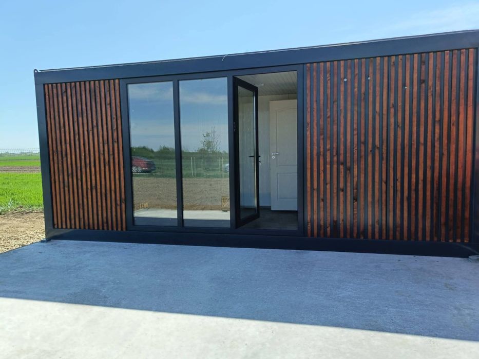 Container modular standard

Denumire produs: Container modular locuibil

Dimensiuni exterioare:

Lungime: 6,00 m

Lățime: 2,40 m

În