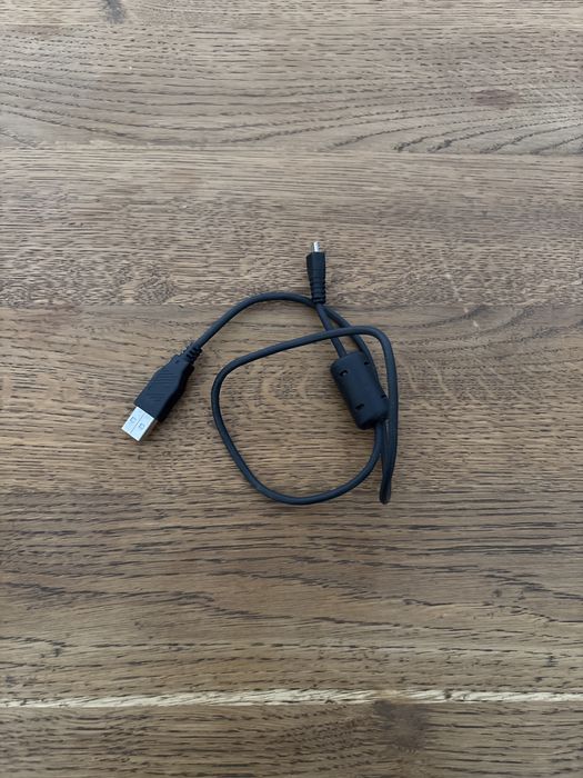 Фотоапарат Nikon 3200 със зарядно, карта памет 64 GB и USB кабел