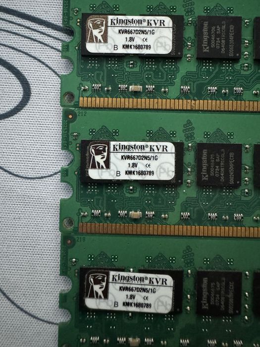 Vând 4 plăcuțe RAM DDR2 – 1 GB fiecare