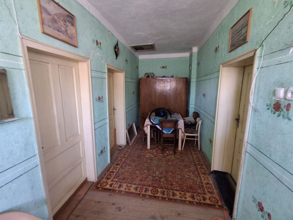 Продавам къща в с.Правище