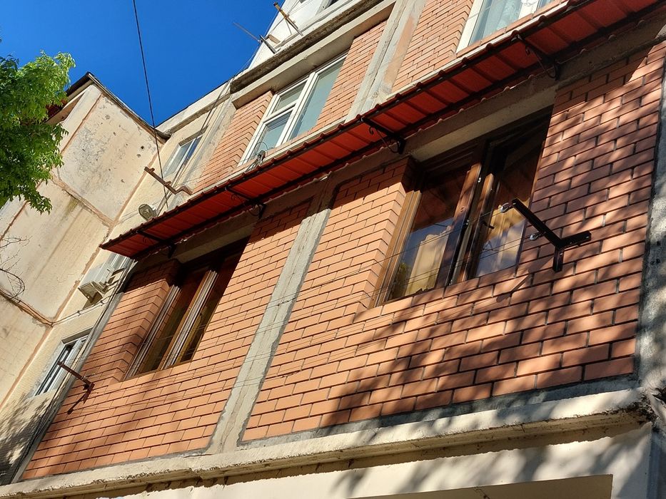 Козерок,Решотка, Установка козырёк и решетки