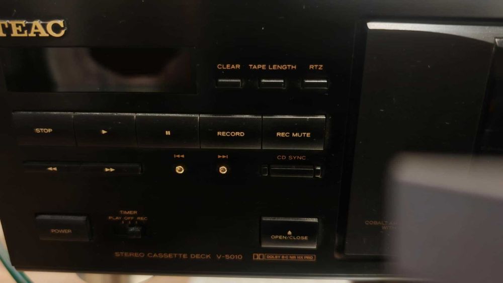 Предлагам за продажба стерео касетен дек TEAC V5010  Made In Japan