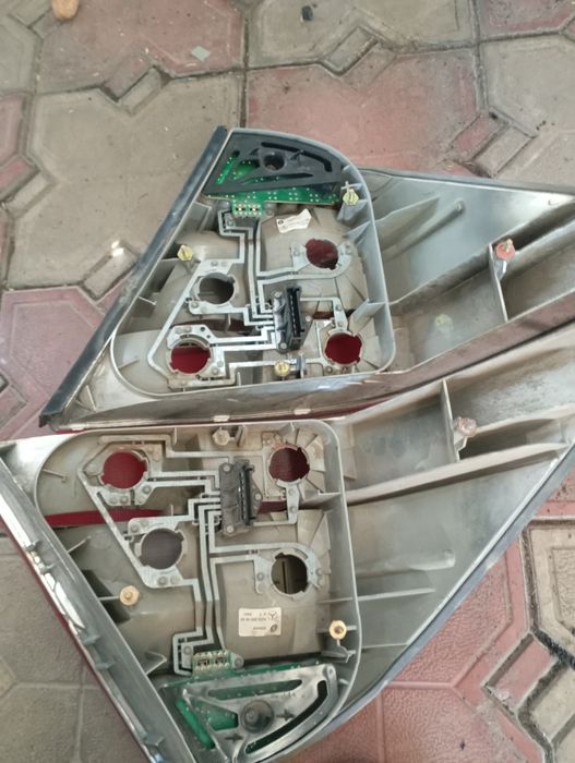 Продам задние фары