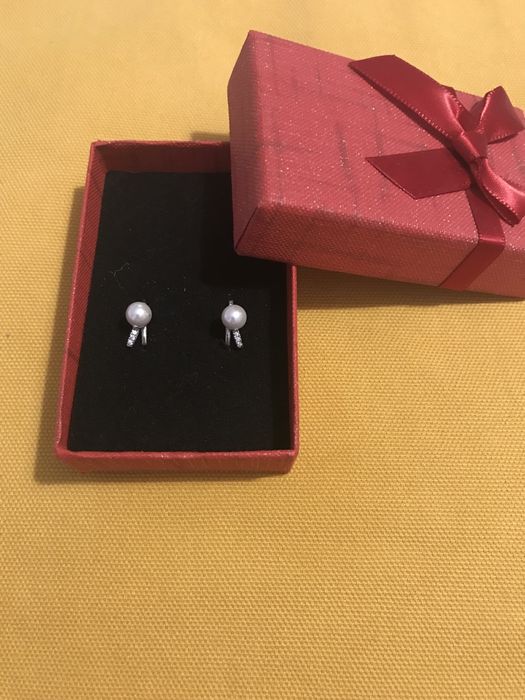 Комплект сребърни обици и колие с перли и цирконий