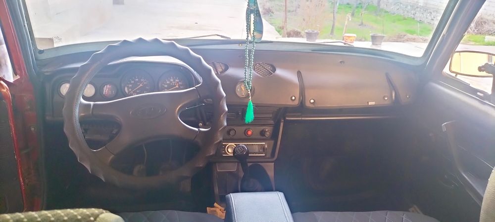 VAZ 2106 Sotiladi.Yil 1995.Holati Edyal.Geniralka Davirnis Bo'ladi.