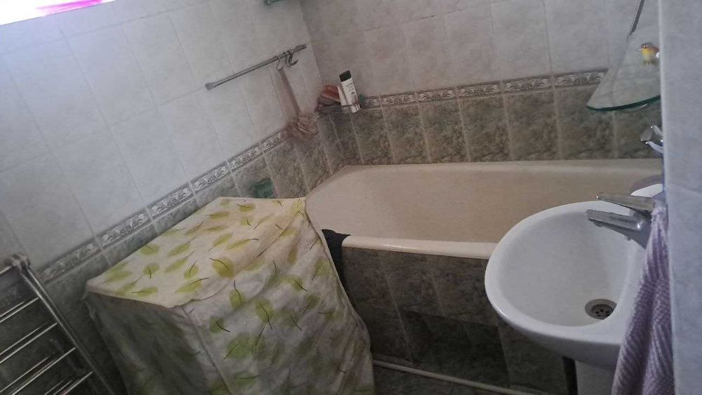 Kvartira sotiladi 2 xonali 3 xona qilingan, g'ishtli dom 18 kvartal