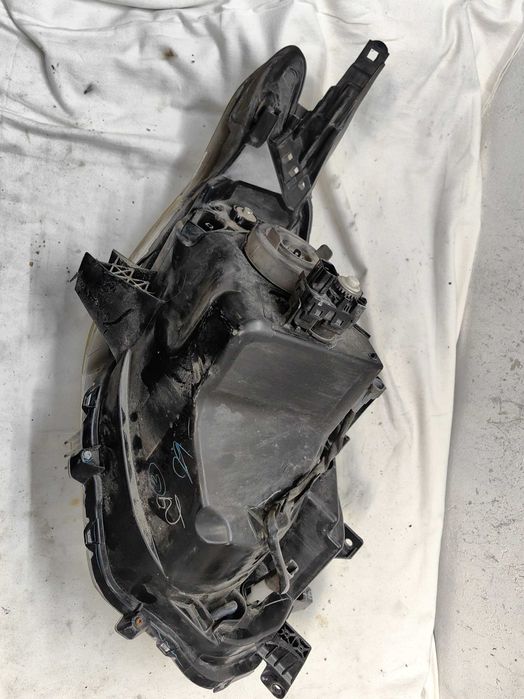 Оригинален фар Mitsubishi L200