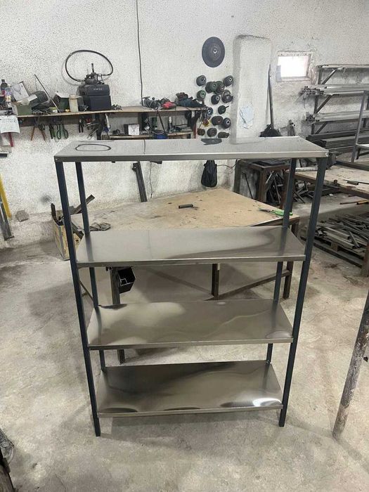 Stelaj iz prochnoh materyala Nerjaveka